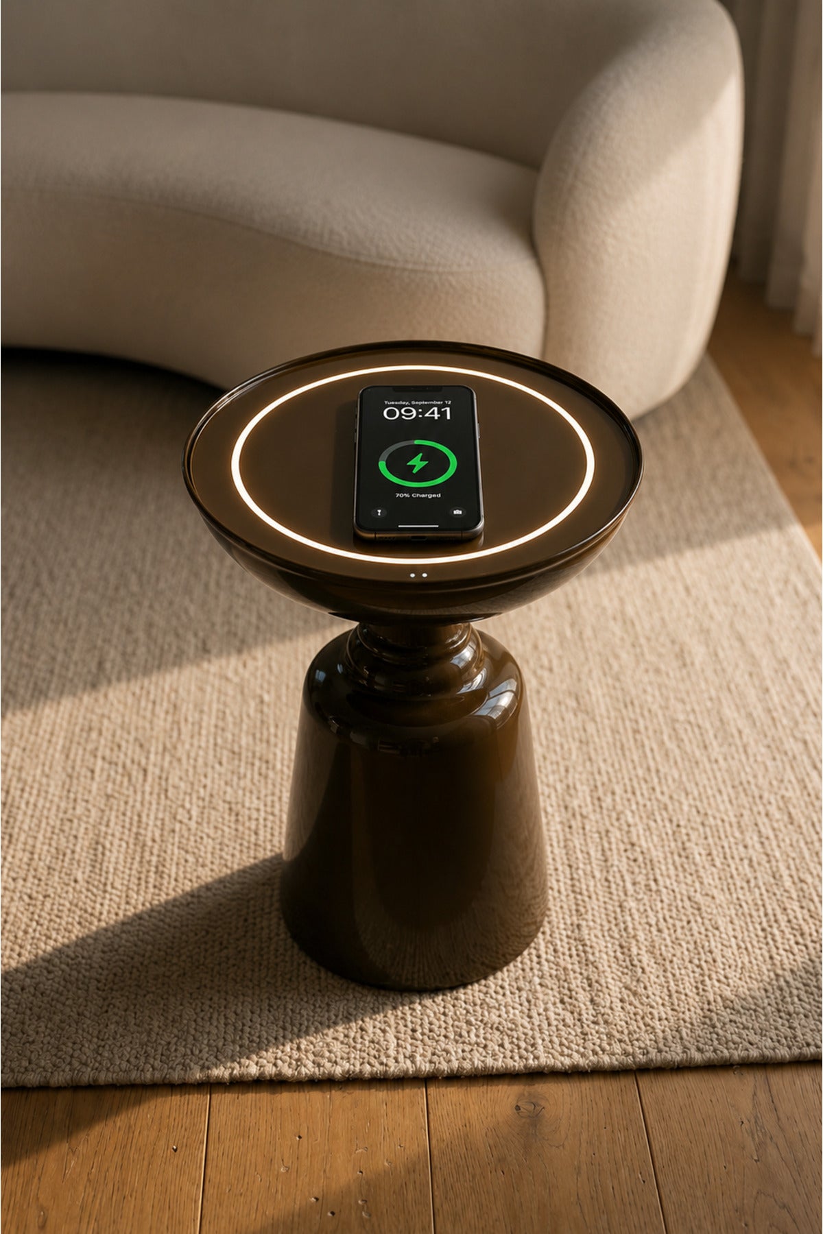 AURA – Kablosuz Şarjlı LED Işıklı Akıllı Yan Sehpa